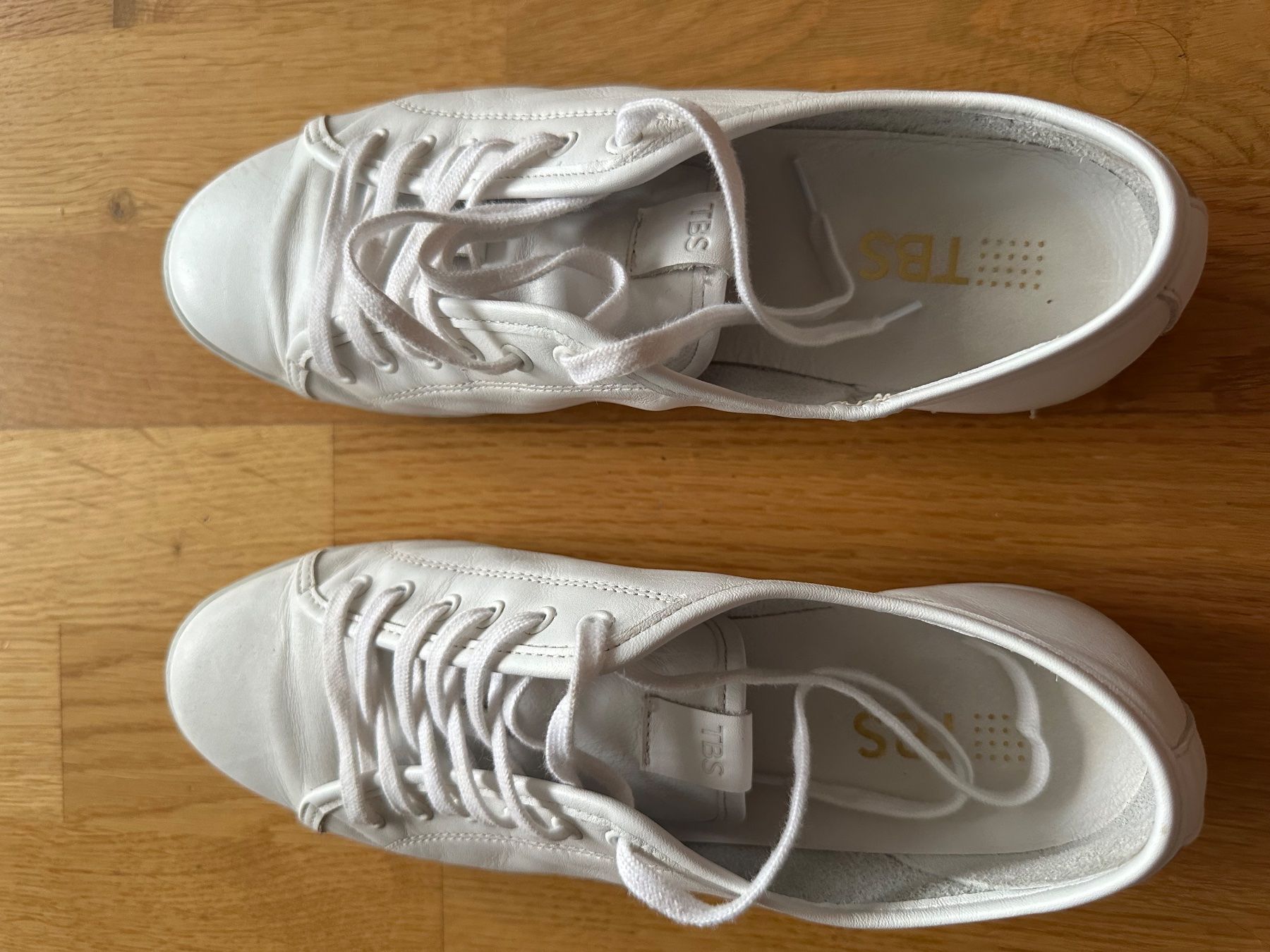 TBS Damenschuhe: Leder schuhe weiss – Gebraucht aus Zürich von jus_ng9n