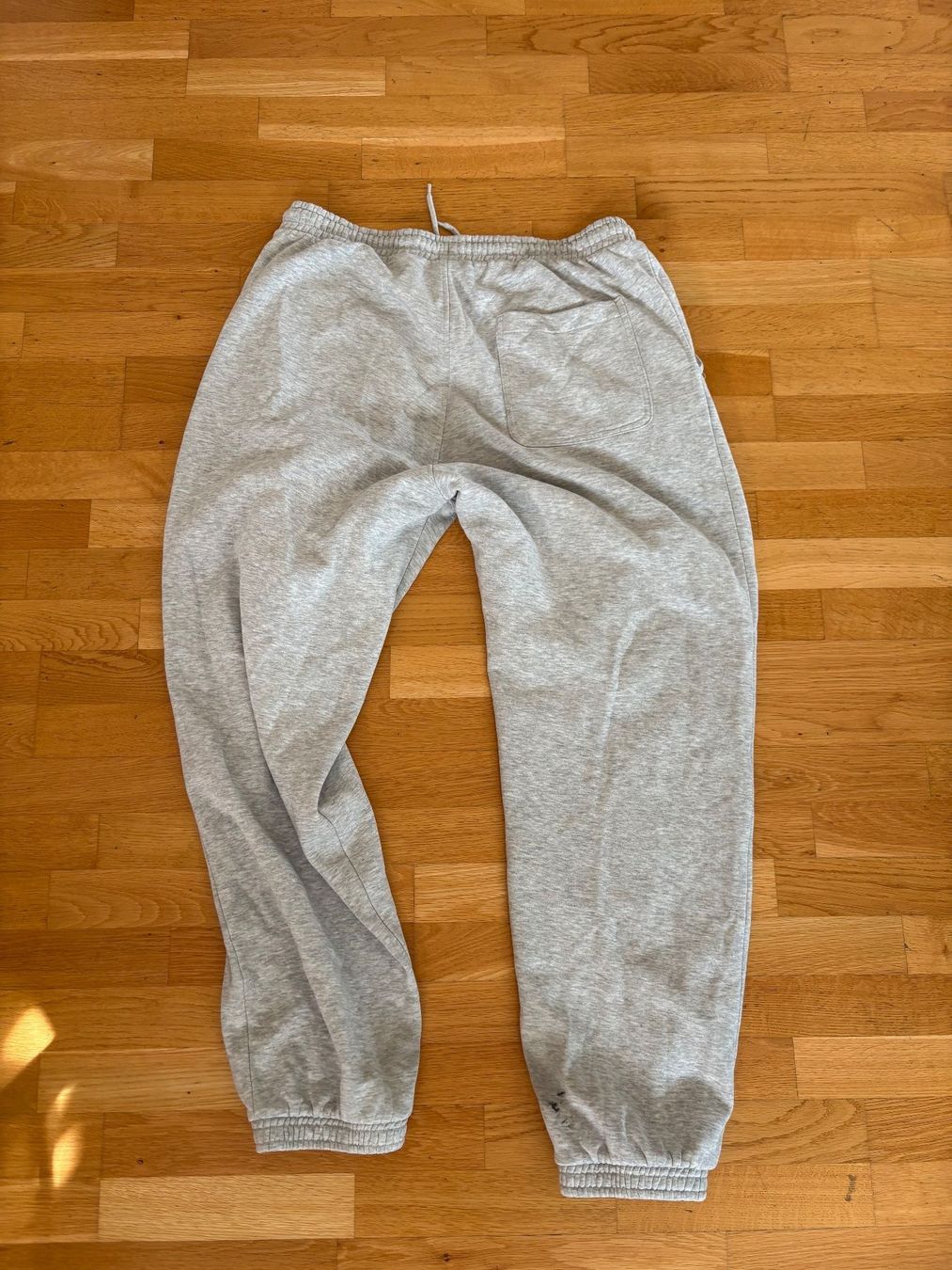 Weekday Hosen: Weekday Jogginghose – Gebraucht aus Bern von fin_99t2 2