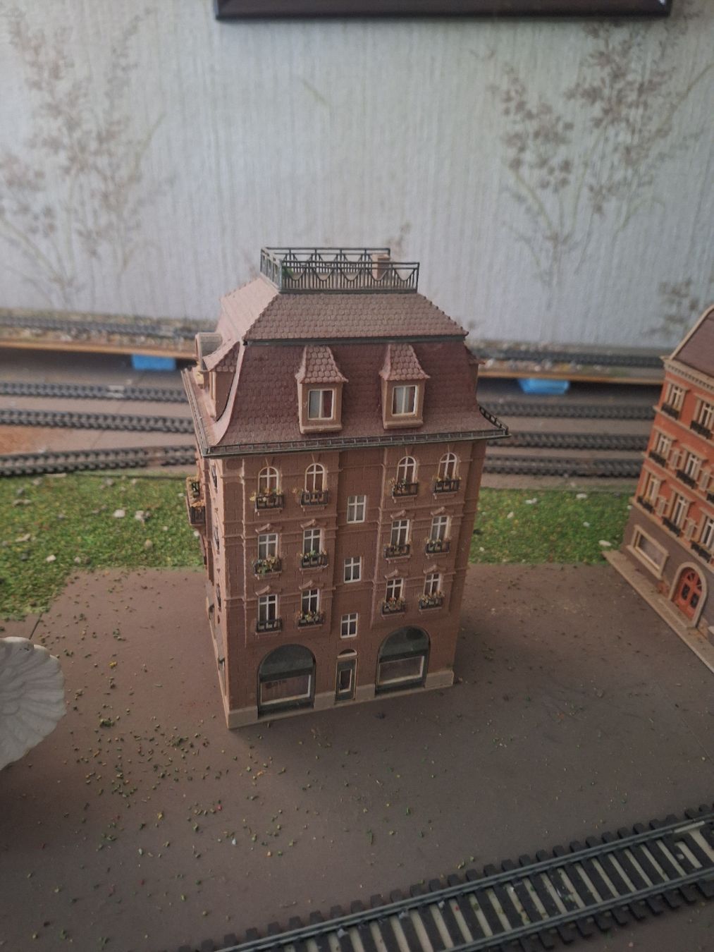 Modelleisenbahnen: Eisenbahn elektrisch mit vielen Figuren – Gebraucht aus Büttikon AG von rebeccaparvex 7