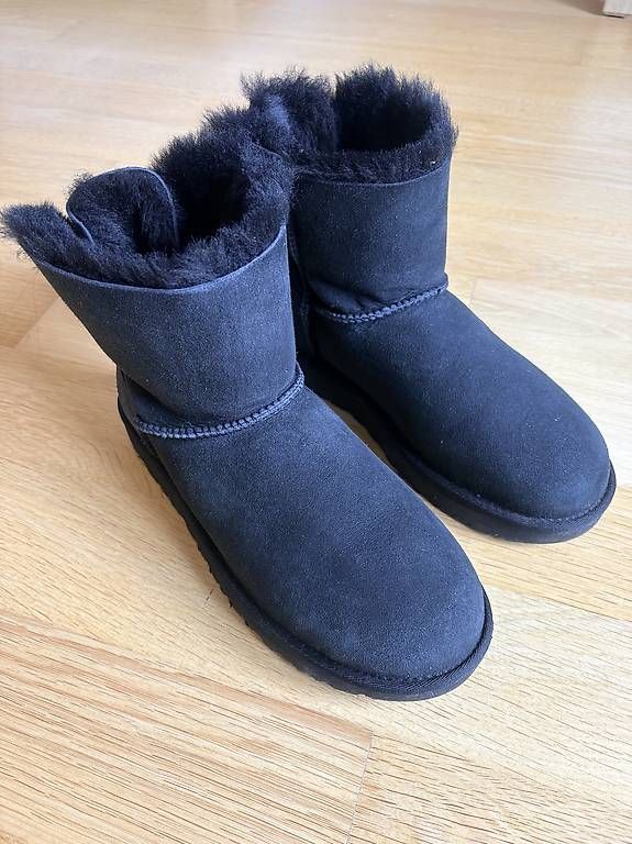 Damenschuhe: UGG Mini noires  – Gebraucht aus Chardonne von any_yq5q