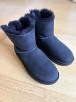 UGG Mini noires 