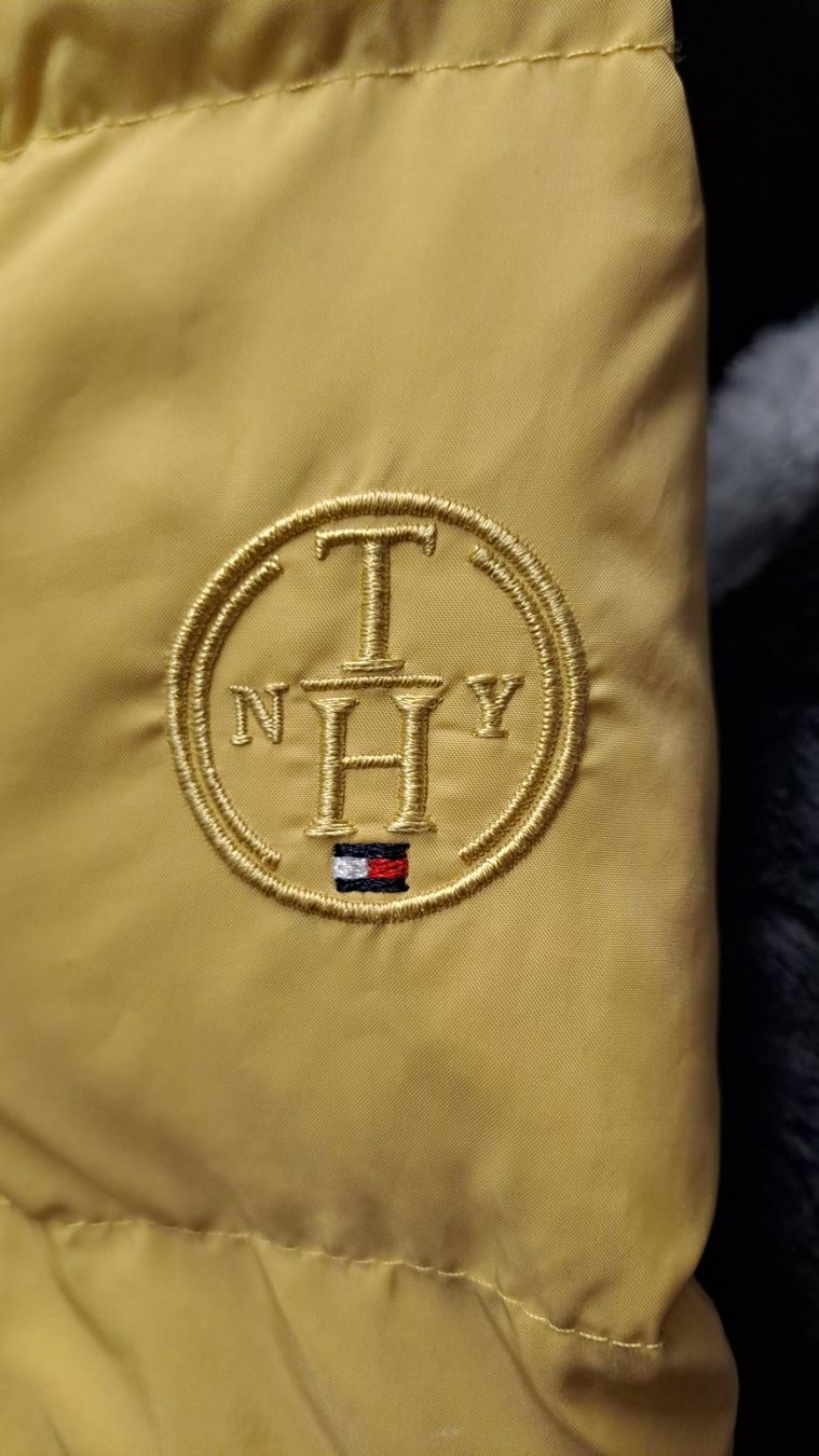 Tommy Hilfiger Giacche: Doudoune jaune à capuche Tommy Hilfiger, taille M – Usato da Rolle venduto da Loutre84 6