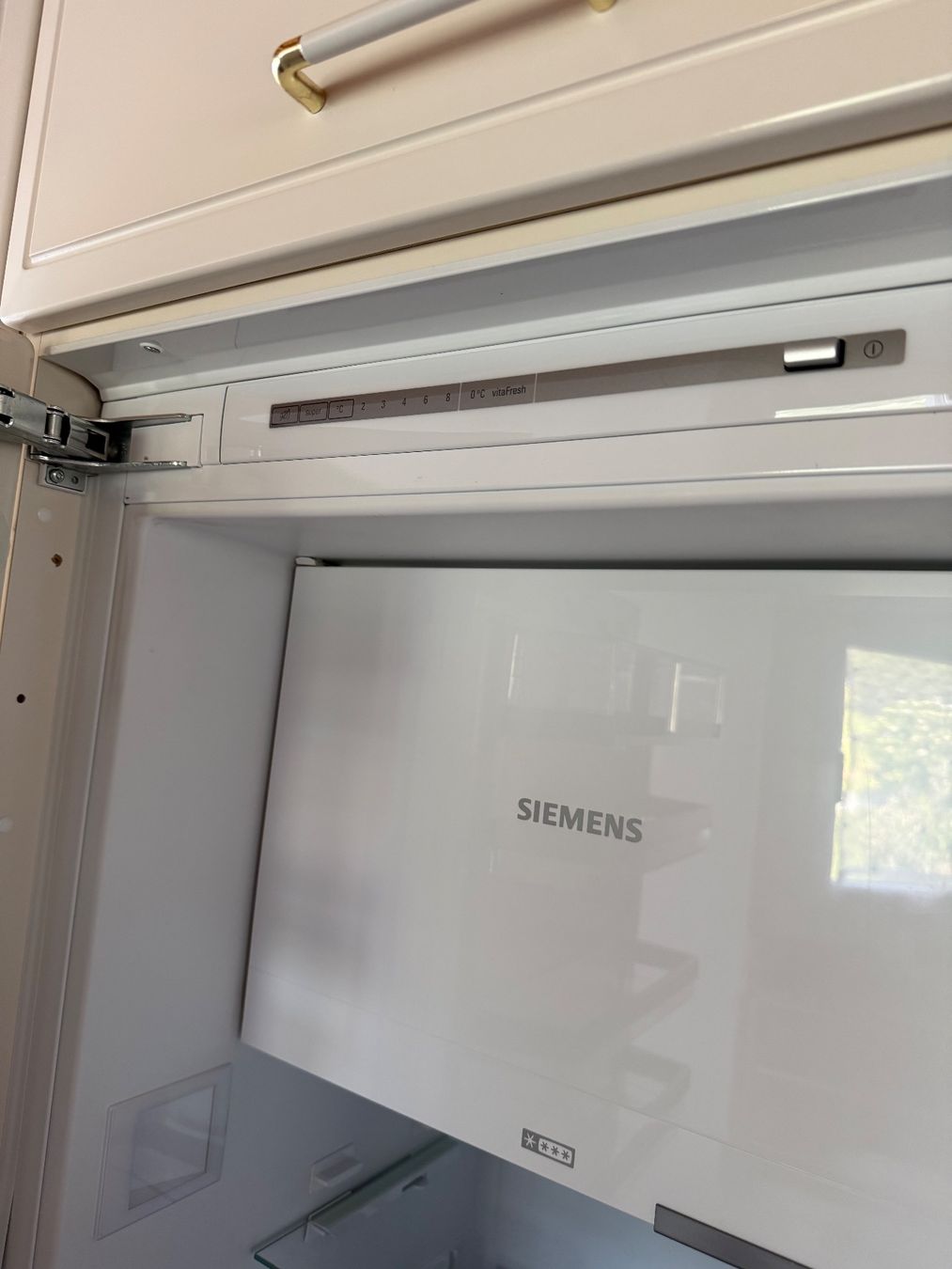 Siemens Réfrigérateurs: Kühlschrank Siemens Einbaugerät – D'occasion à Jona par Miele_2025