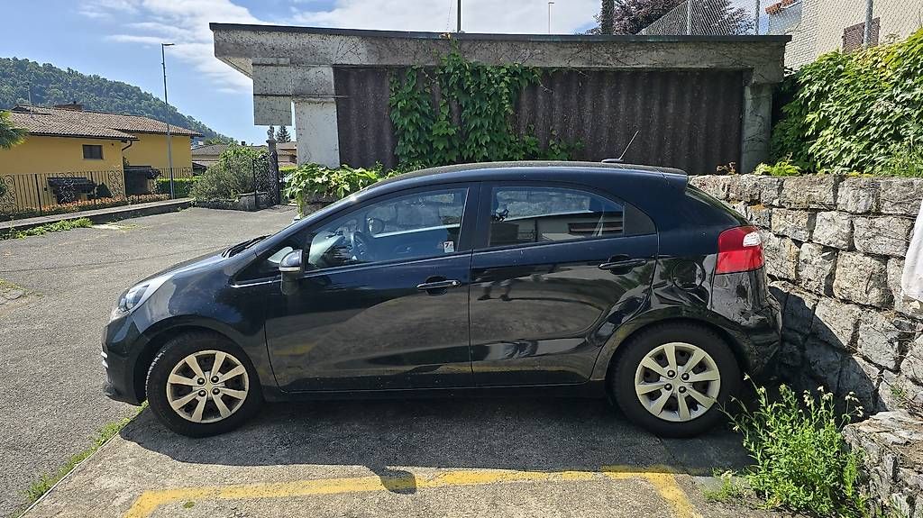 Kia Automobili: Vendo Kia Rio 1.4 CVVT – Usato da Taverne venduto da gia_phh8 4