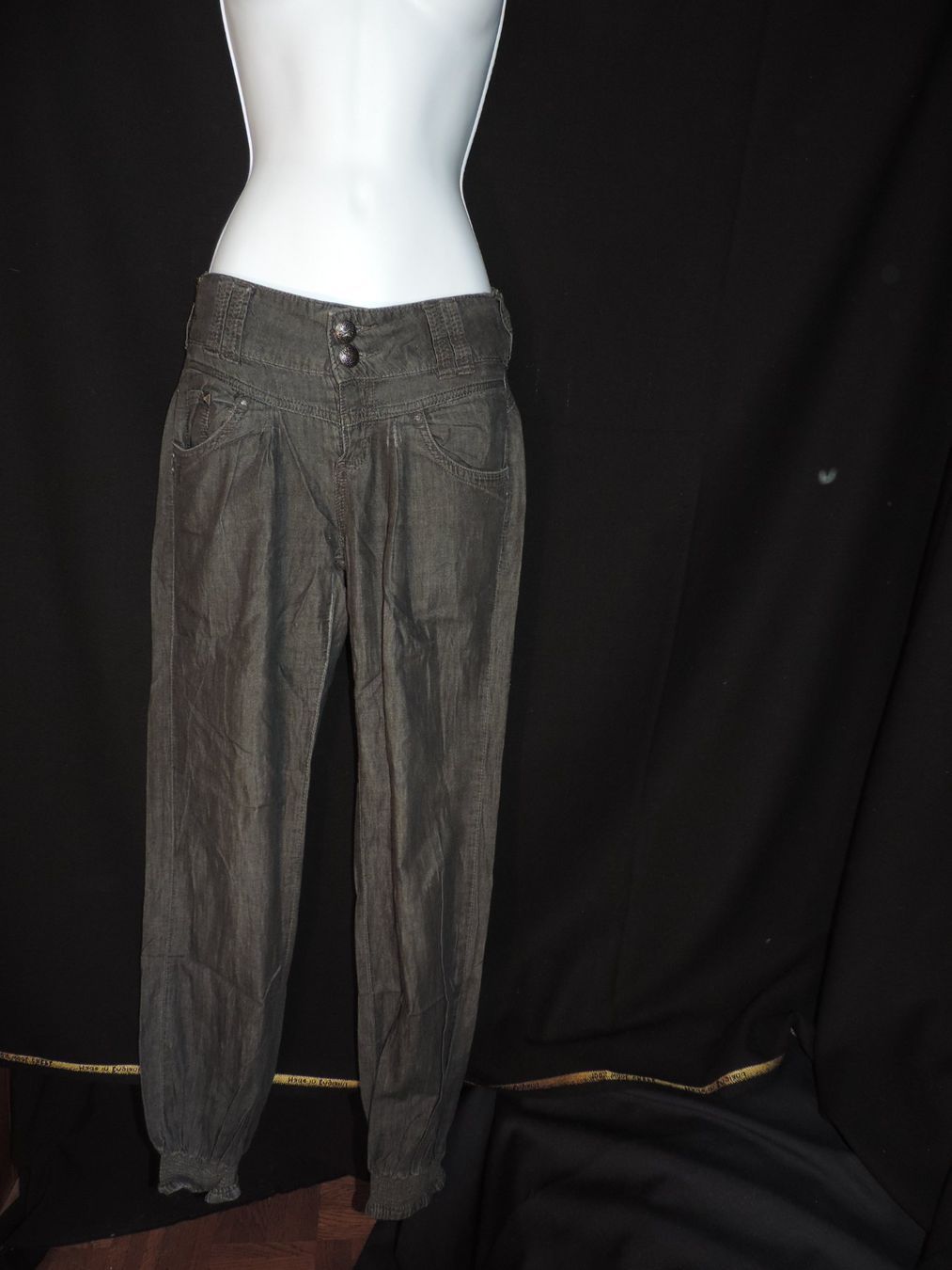Jeans: jeans souple noir gris – Usato da Genève venduto da Axelle333