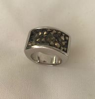 Edler Ring von Pierre Lang mit kleinen Steinchen