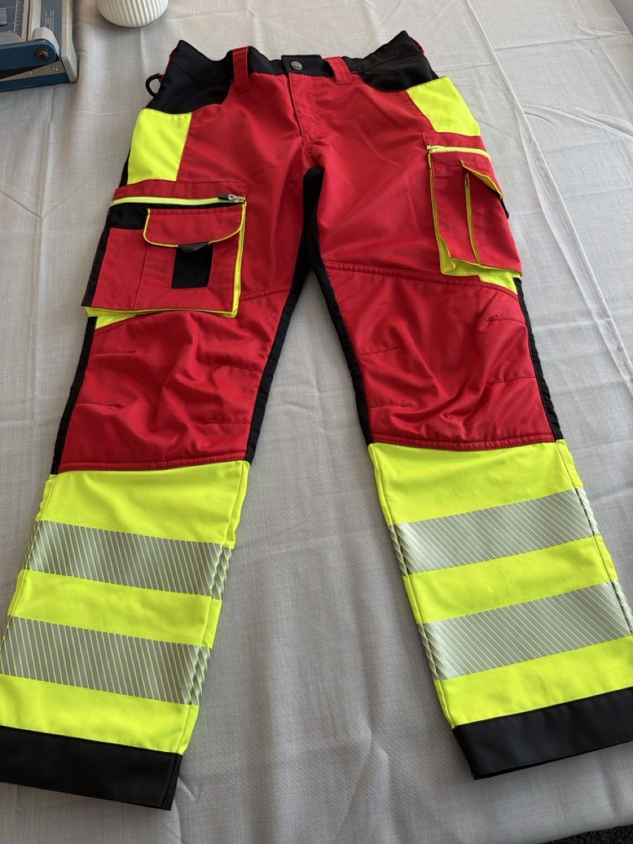 Pantaloni: RescPol Rettungsdienst Hose Neuwerig – Usato da Niederglatt ZH venduto da Pascal_Giger