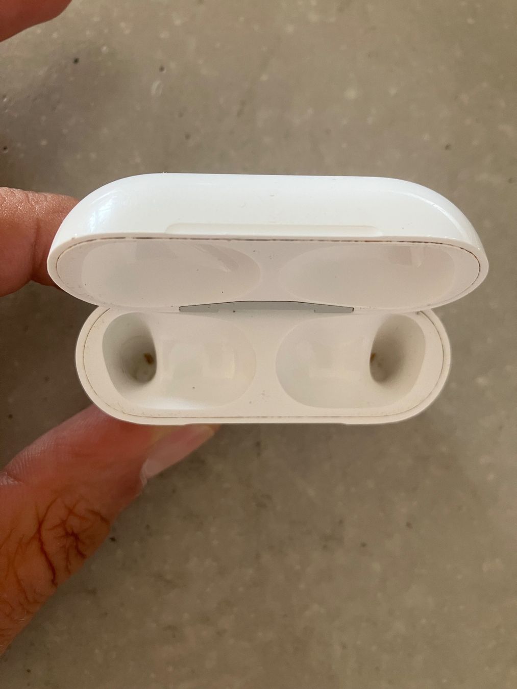Apple Cuffie: Apple AirPods Pro 1 Charging Case – Usato da Lausanne venduto da mr.v 3