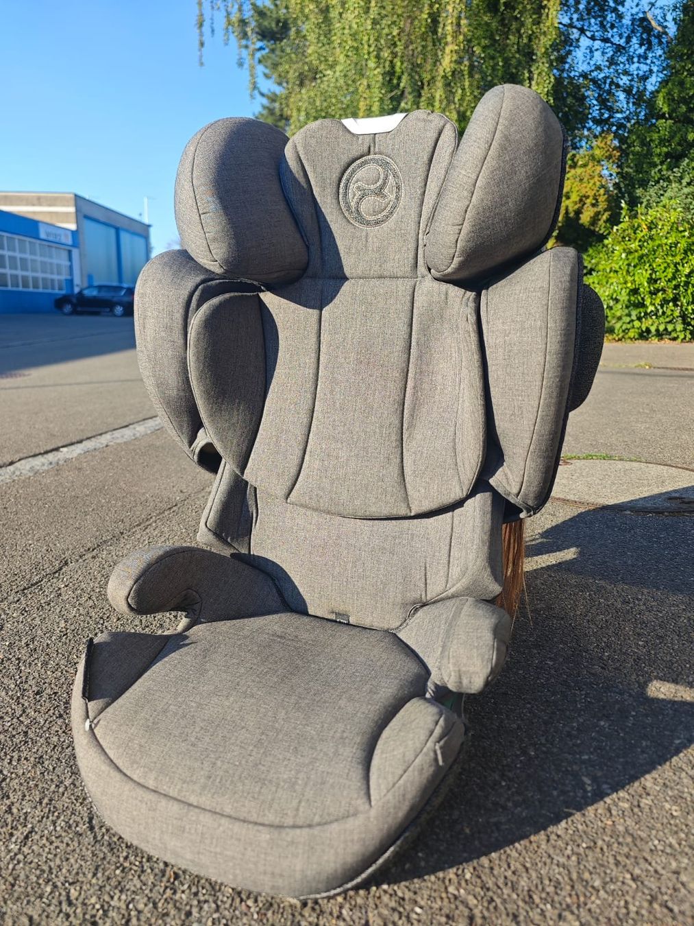 Cybex Sièges auto: Cybex Kindersitz Solution Z-i-Fix+ 100-150cm dunkelgrau – D'occasion à Steinach par andrea_b_m_2026