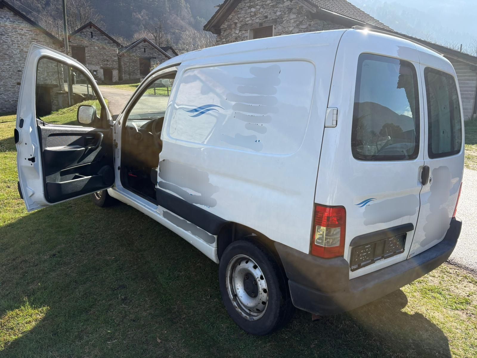 Citroën Veicoli commerciali: Citroën Berlingo 1.4i – Usato da Giubiasco venduto da AUTOTECNICA 1