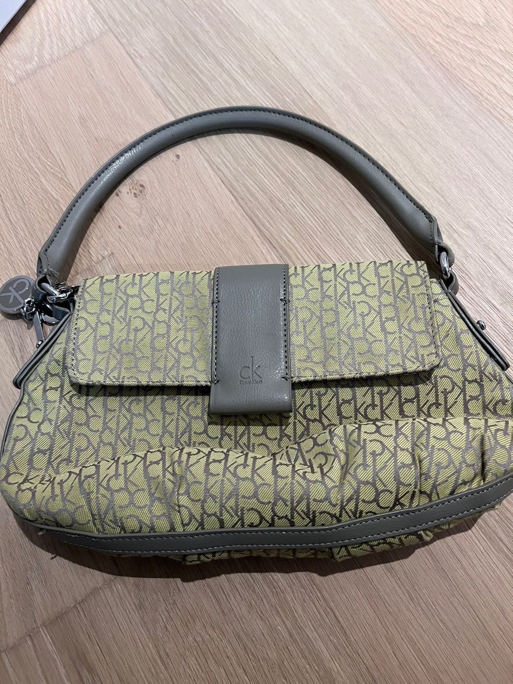 Calvin Klein Sacs femmes: Calvin Klein Handtasche – D'occasion à St. Gallen par mirnes84