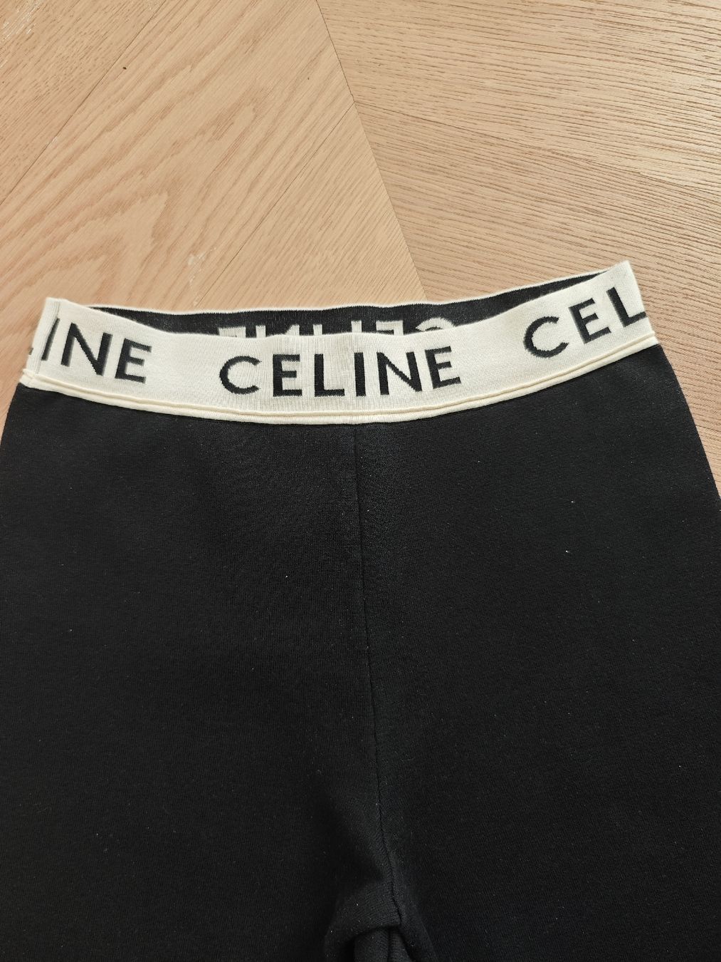 Celine Hosen: CÉLINE PARIS Logo Leggins Hose – Gebraucht aus Erlenbach ZH von nlh 1
