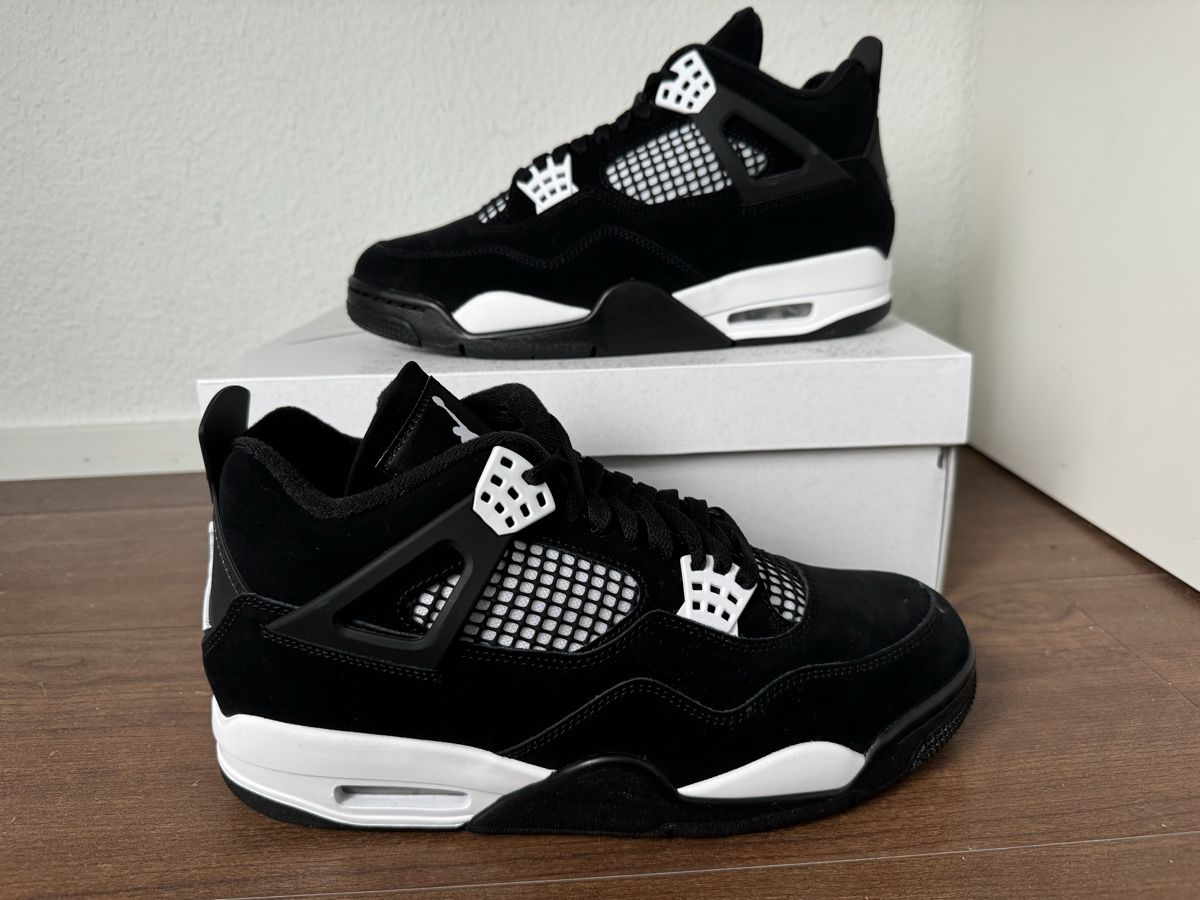 Jordan Scarpe da uomo: Jordan 4 Retro - Black & White – Nuovo e nell'imballaggio originale da Baar venduto da tortuga72