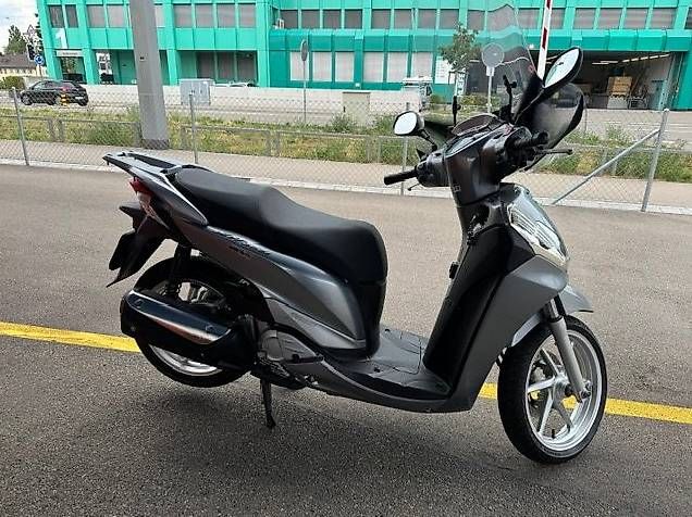 Honda Scooters: Honda SH 300i Roller 2 Plätzer – D'occasion à Urdorf par inf_d76x 2
