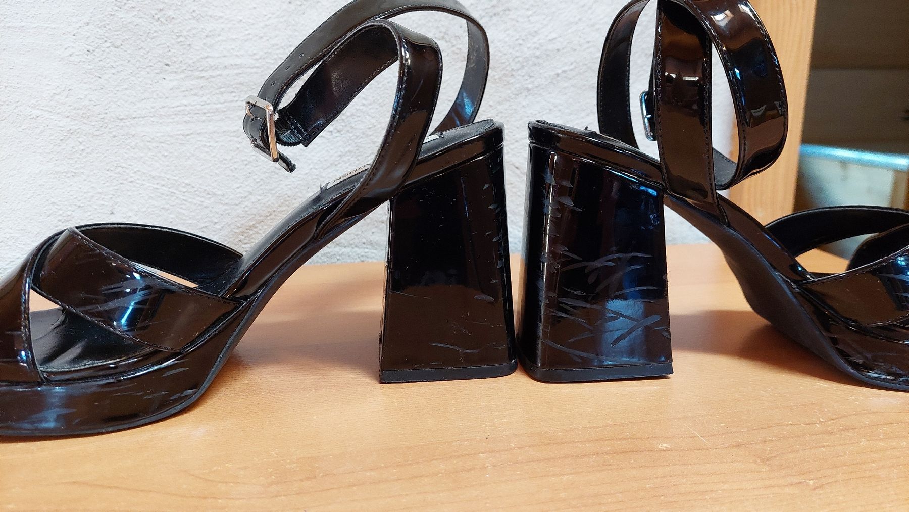 Damenschuhe: Sandales noires vernies. Taille 39 – Gebraucht aus marsens von gag03 4