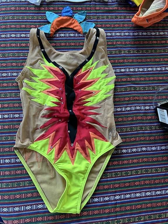 Canottiere & Pantaloni: Maillots de natation synchronisé – Usato da Plan-les-Ouates venduto da Kiss-bodolay 1