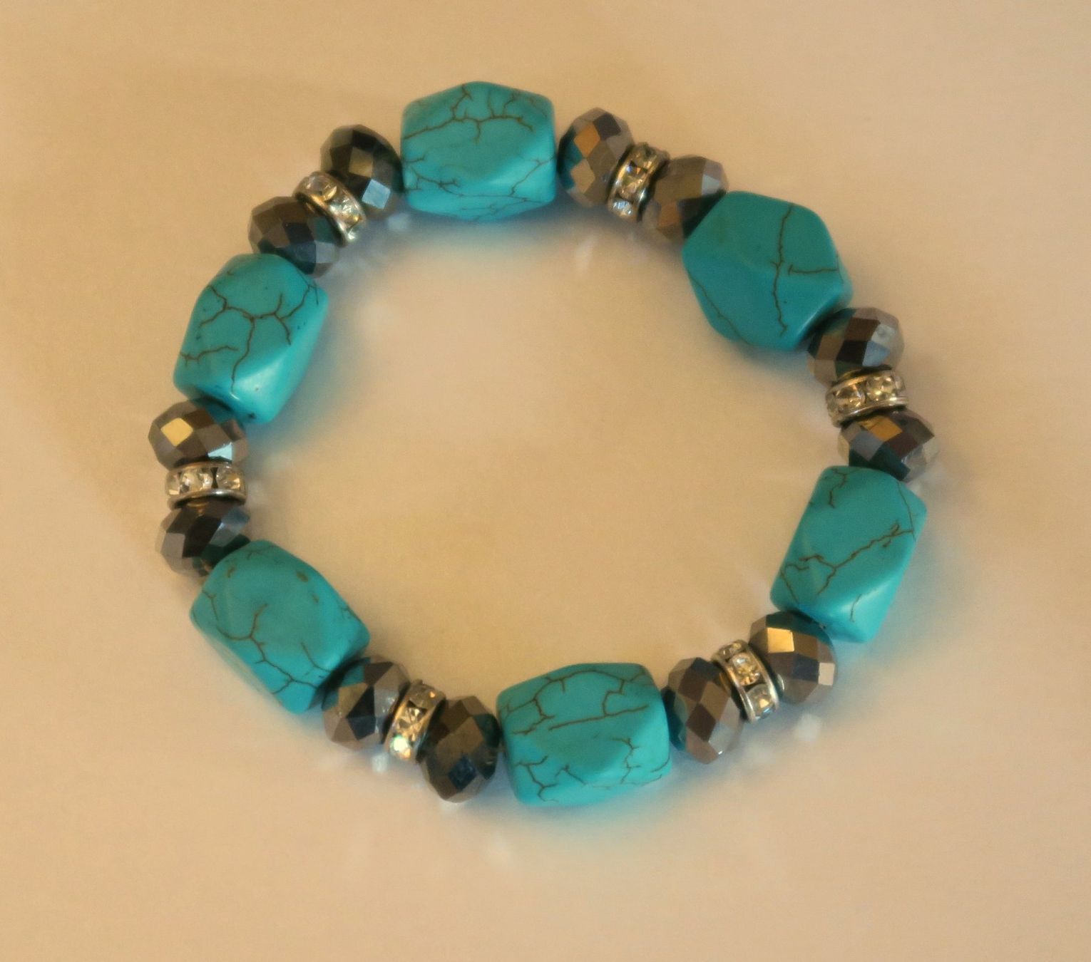 Bracciali & Braccialetti: Armband Howlith/Glasperlen – Usato da Brittnau venduto da marlenestone 1