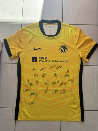 BSC YB Young Boys Bern L Nike mit Unterschriften