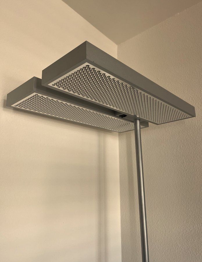 Regent Lampade: REGENT Stehlampe 80h01 p455x.7 – Usato da Basel venduto da Xani 1