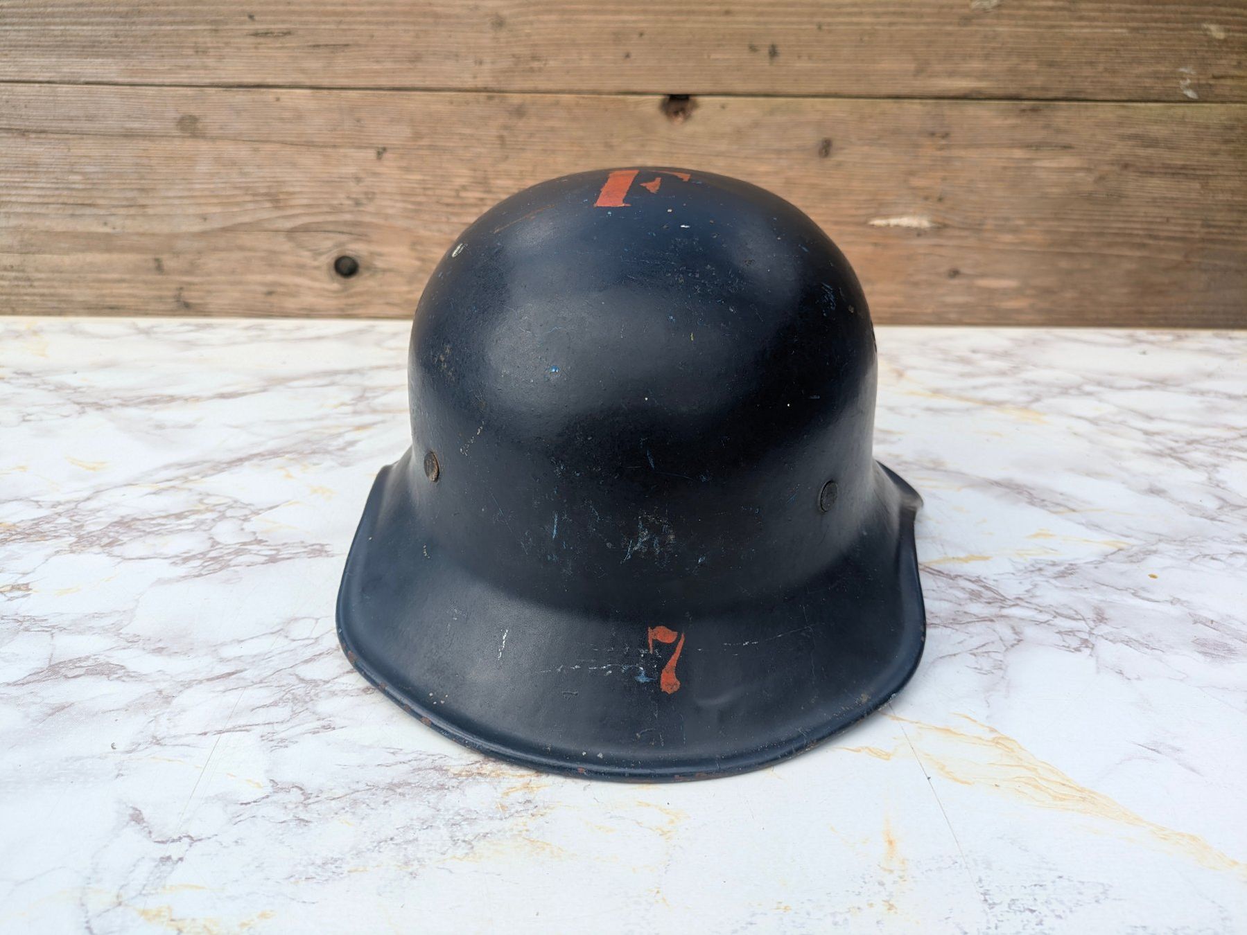 Uniformi & Effetti personali: Luftschutz Stahlhelm M44 "Gladiator" 1-Teilig – Usato da Buttisholz venduto da ArmeeShopCH 7