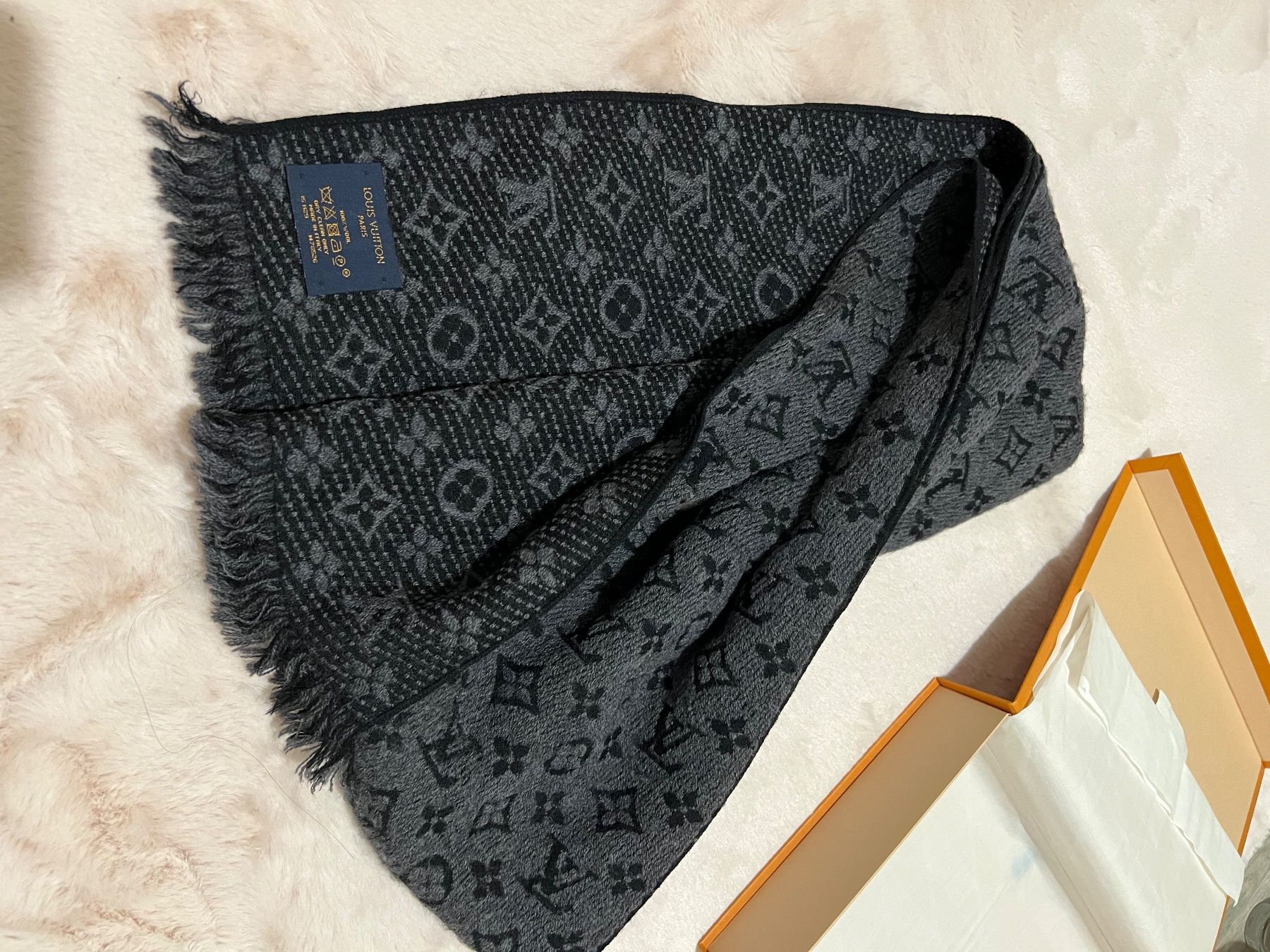 Louis Vuitton Foulard & Sciarpe: Écharpe Louis Vuitton avec boîte et quittance – Usato da Epalinges venduto da luc_25zt 3