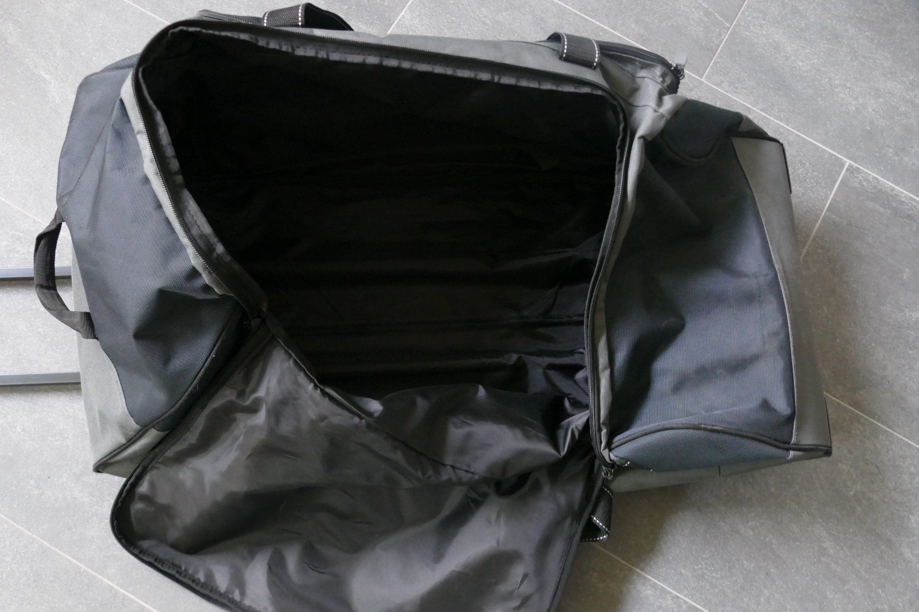 Sacs: Grosse Reisetasche mit Rädern – D'occasion à Fraubrunnen par clamar3 4