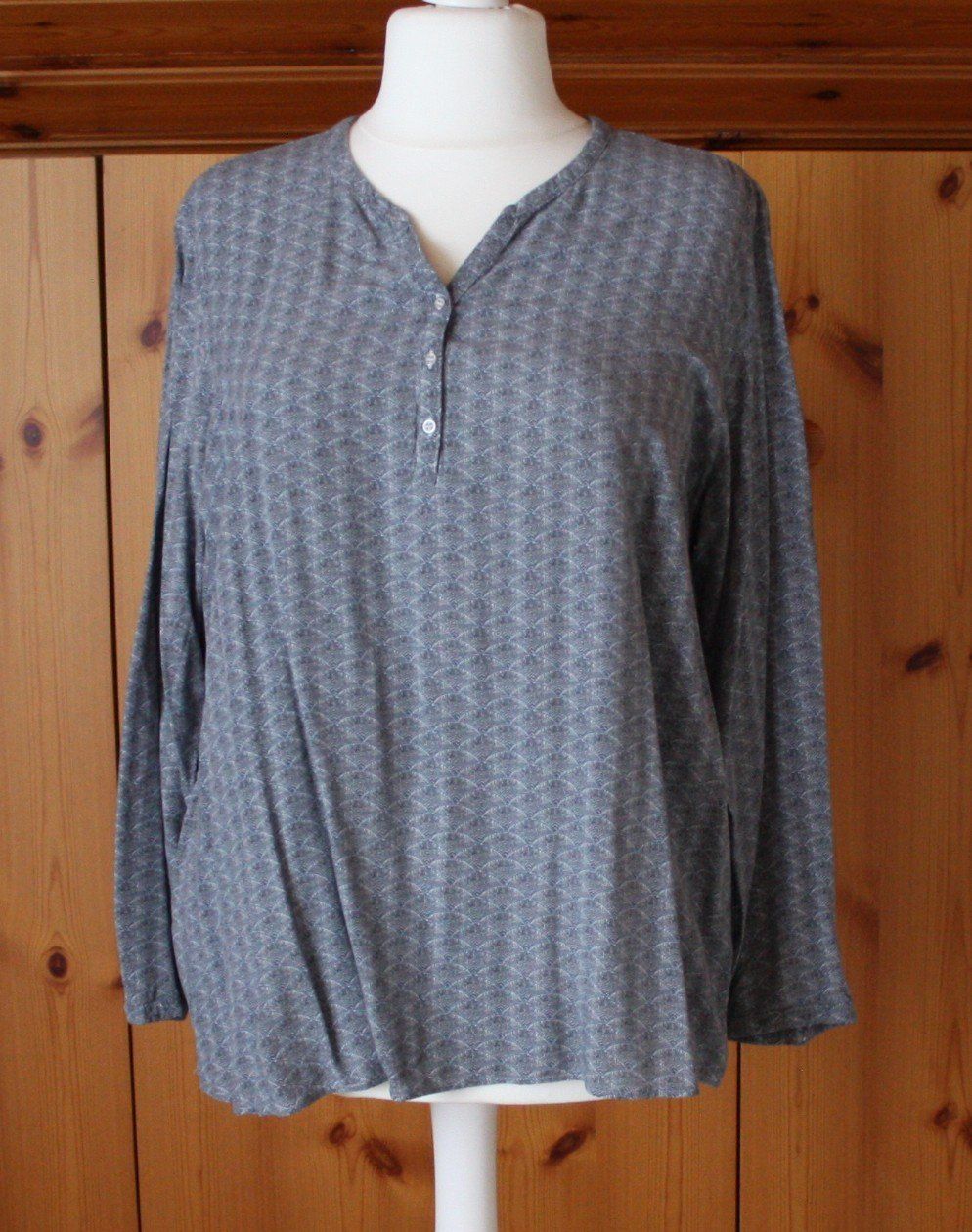 Camicette: Bluse Langarm hellbau Gr. XL – Usato da Flüelen venduto da Diversicum-Curvy