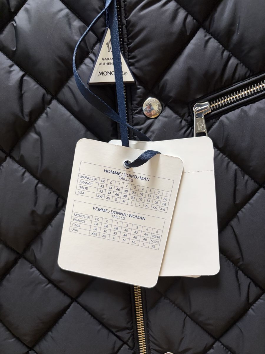 Moncler Giacche: Moncler Vulpie short down jacket  Size 3  Color : black – Nuovo e nell'imballaggio originale da Zermatt venduto da add_c7sr 6