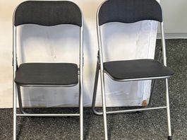 2 Klappstühle