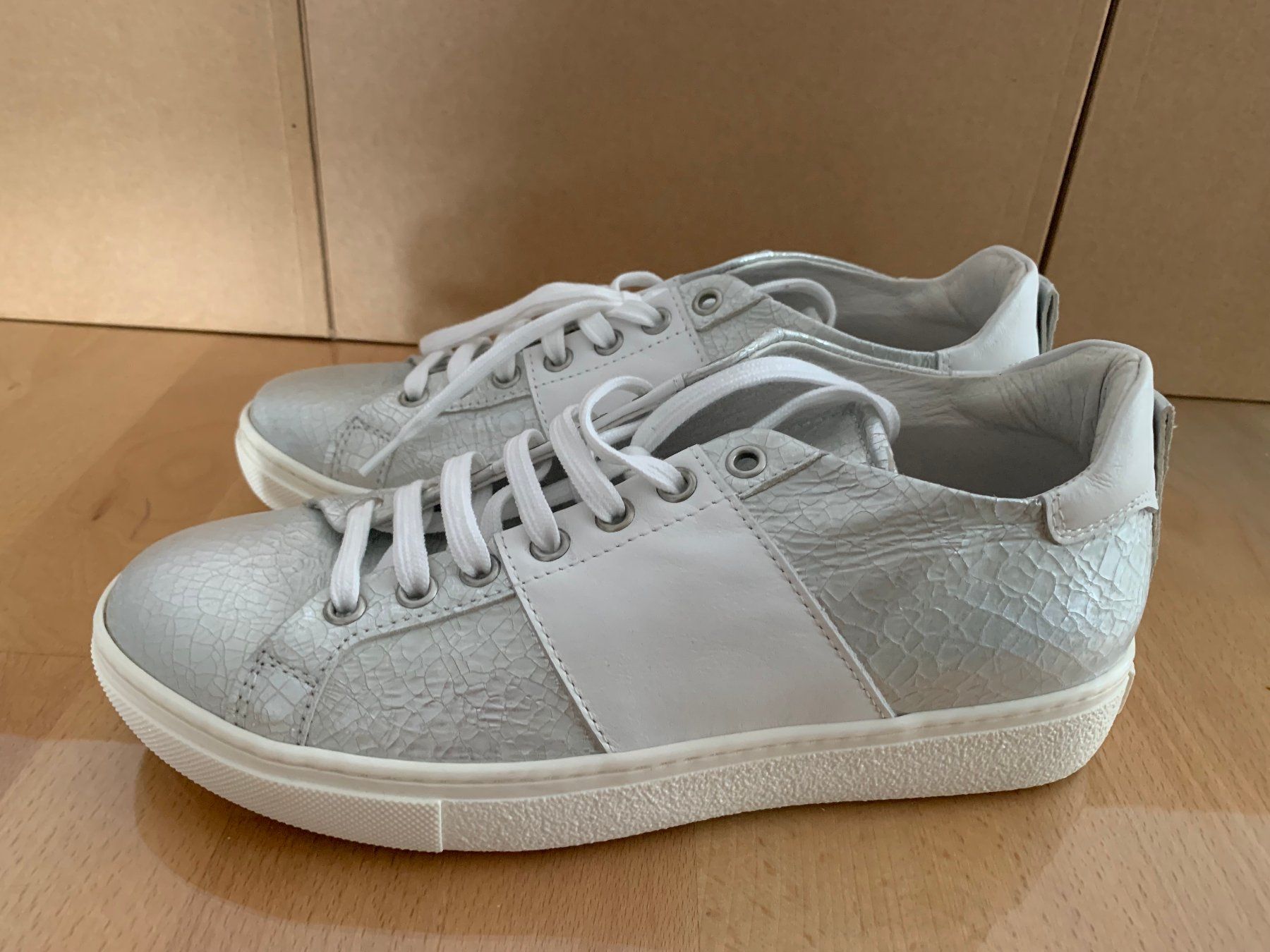 Scarpe da donna: Sneakers Gr. 38 (LEDER) – Nuovo e nell'imballaggio originale da Wetzikon ZH venduto da EvisStore