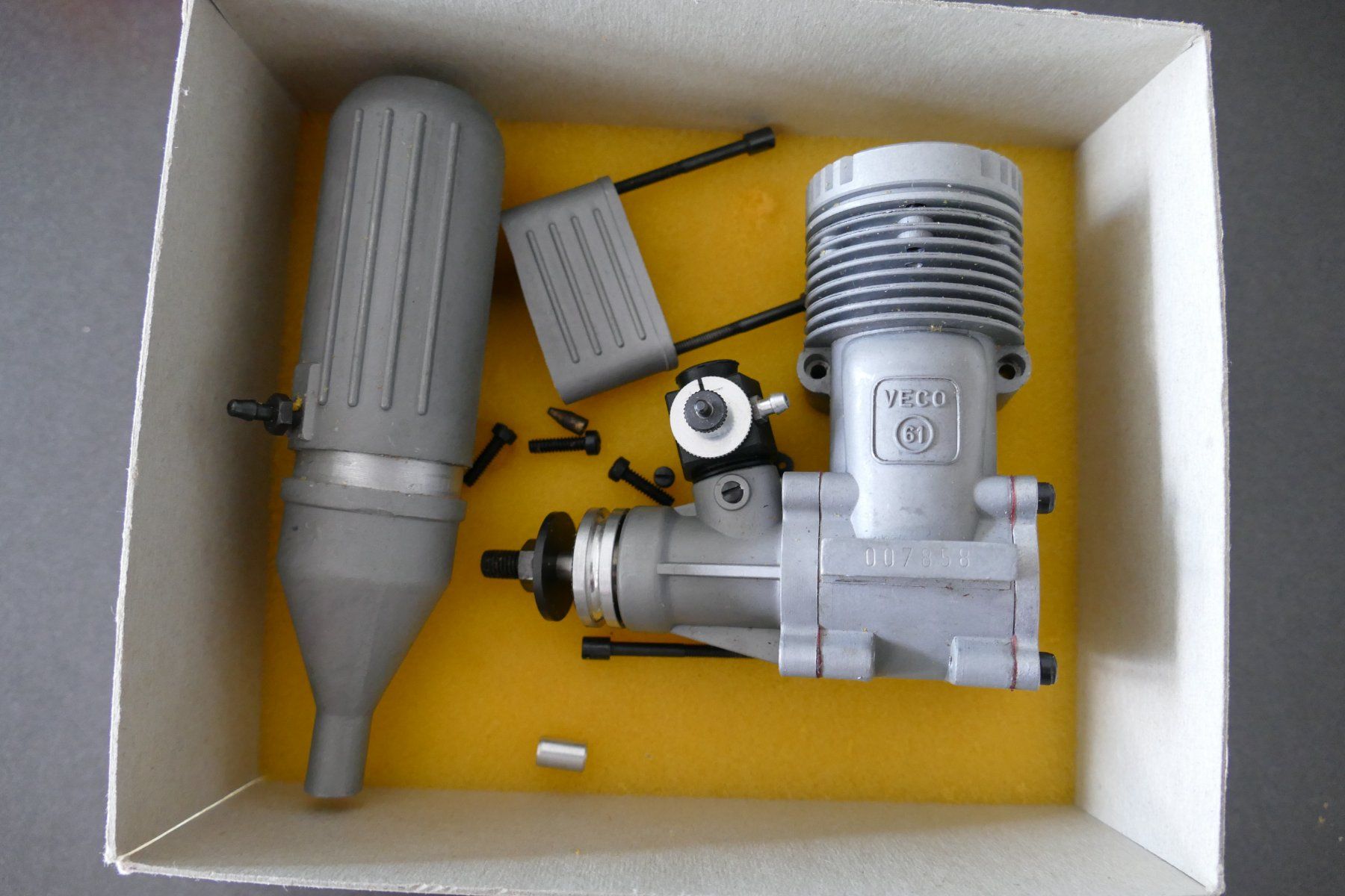 Motori: Rc Modellmotor VECO. 61 mit Perry-Vergaser – Nuovo (secondo la descrizione) da Flums venduto da flunoek