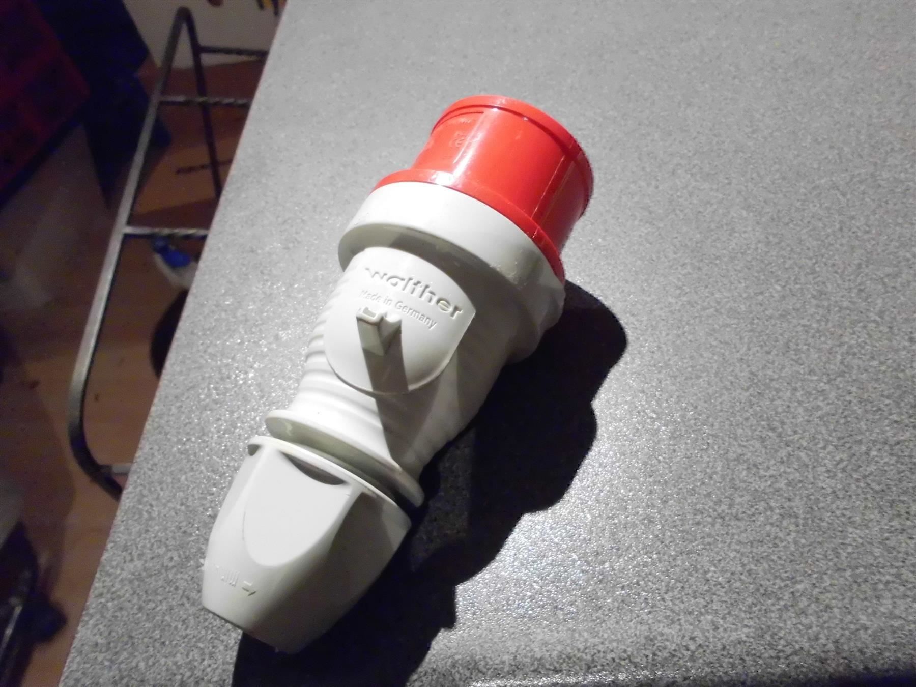 Elektrotechnik: Stecker 230/400 V 16 A , Walther – Gebraucht aus Zürich von Motzkuh