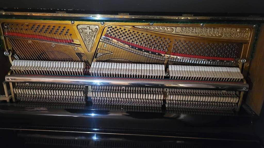 Instruments de musique: Restauriertes antikes Schweizer Klavier (ca. 1900)  – D'occasion à Oberuzwil par sus_5vxh 1