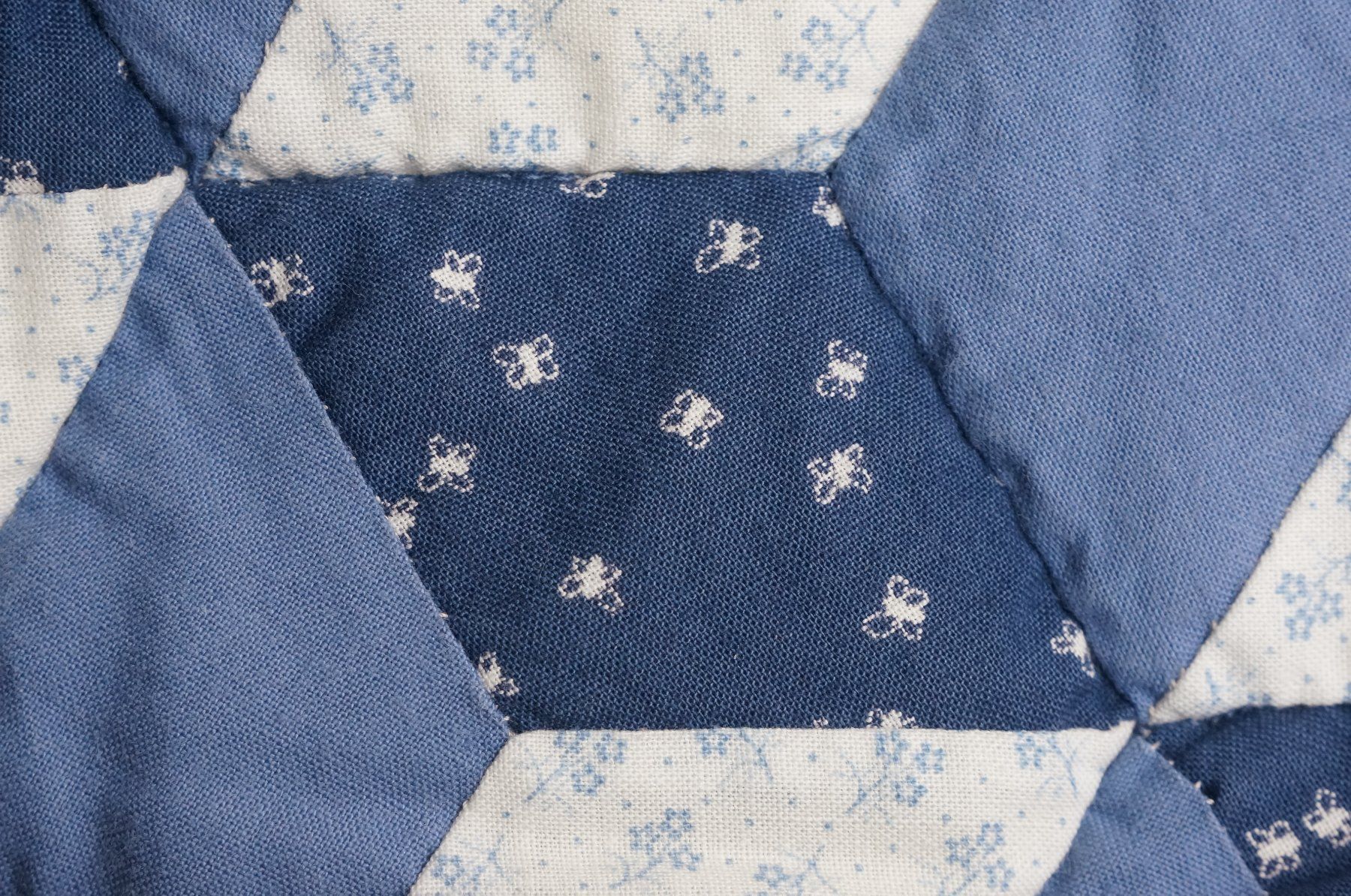 Coperte: Patchwork-Quilt "Tumbling Blocks", 60x80cm, handgequiltet – Usato da Ostermundigen venduto da Aldoc 4