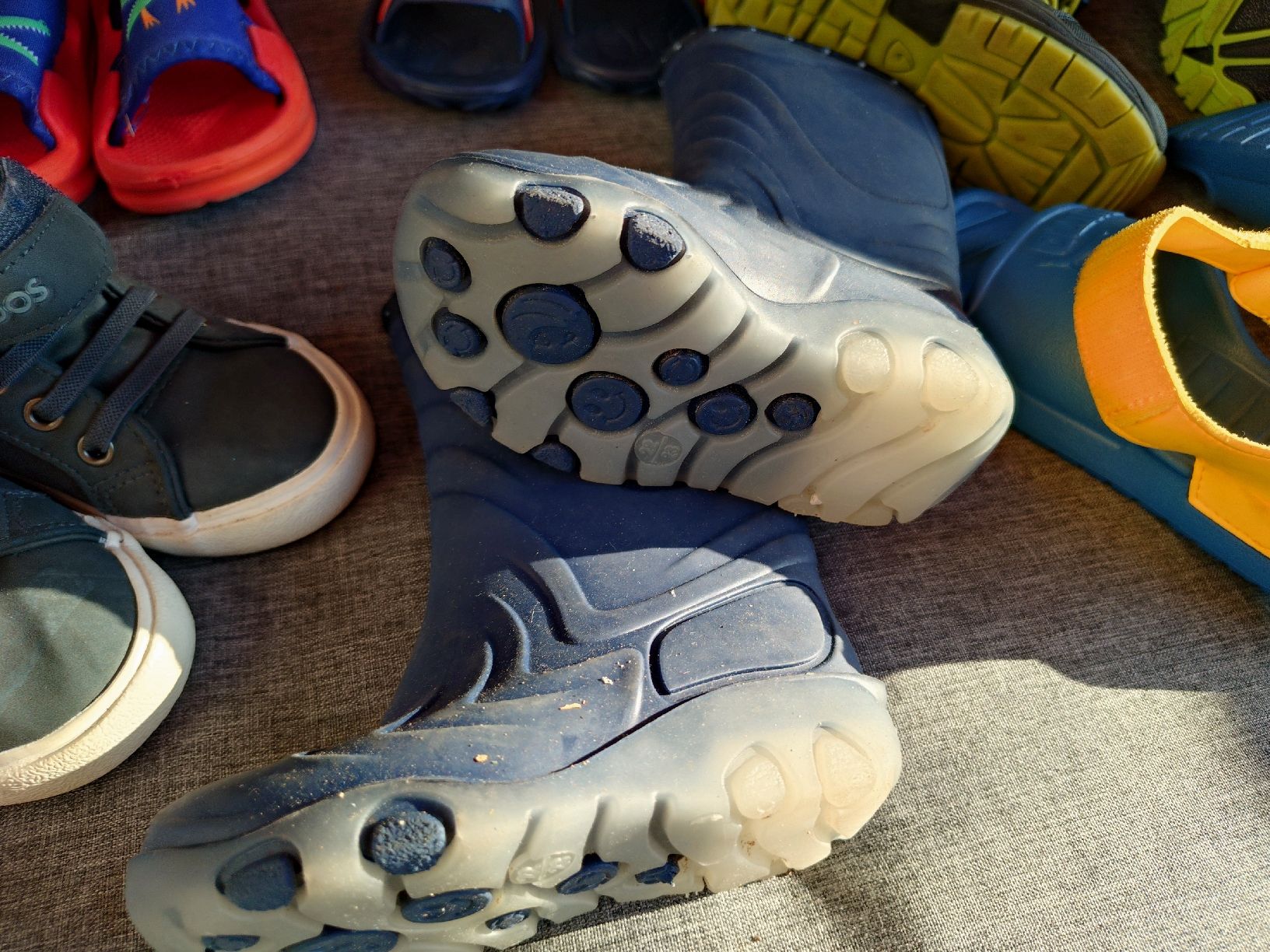 Scarpe da uomo: 7 Paar Kinder Schuhe diverse Grössen  – Usato da Goldach venduto da Fuchour 2