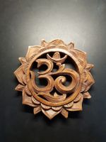 Objet de méditation en bois sculpté Om, fait main