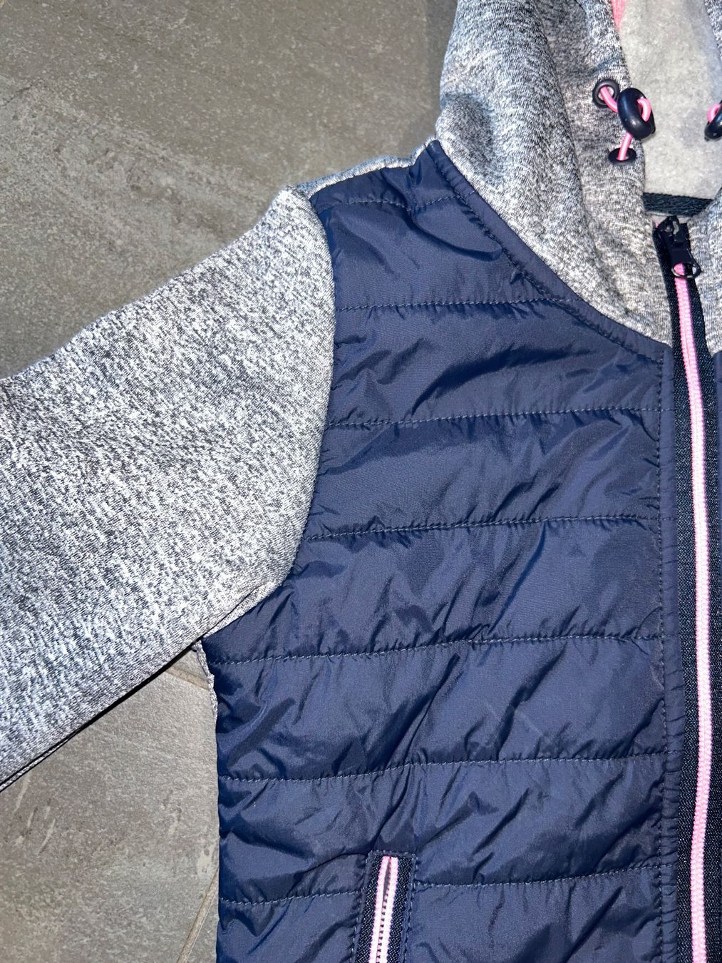 Vestes & Manteaux: Blau-graue Softshell-Jacke 104/110 - neuwertig – D'occasion à Safenwil par 2hand_aber_wertvoll 1