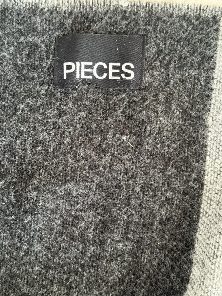 Pieces Foulard & Sciarpe: Neuwertiger Schal / Pieces / anthrazit, schwarz, hellgrau – Nuovo (secondo la descrizione) da Morschach venduto da jeanhenrifabre 3