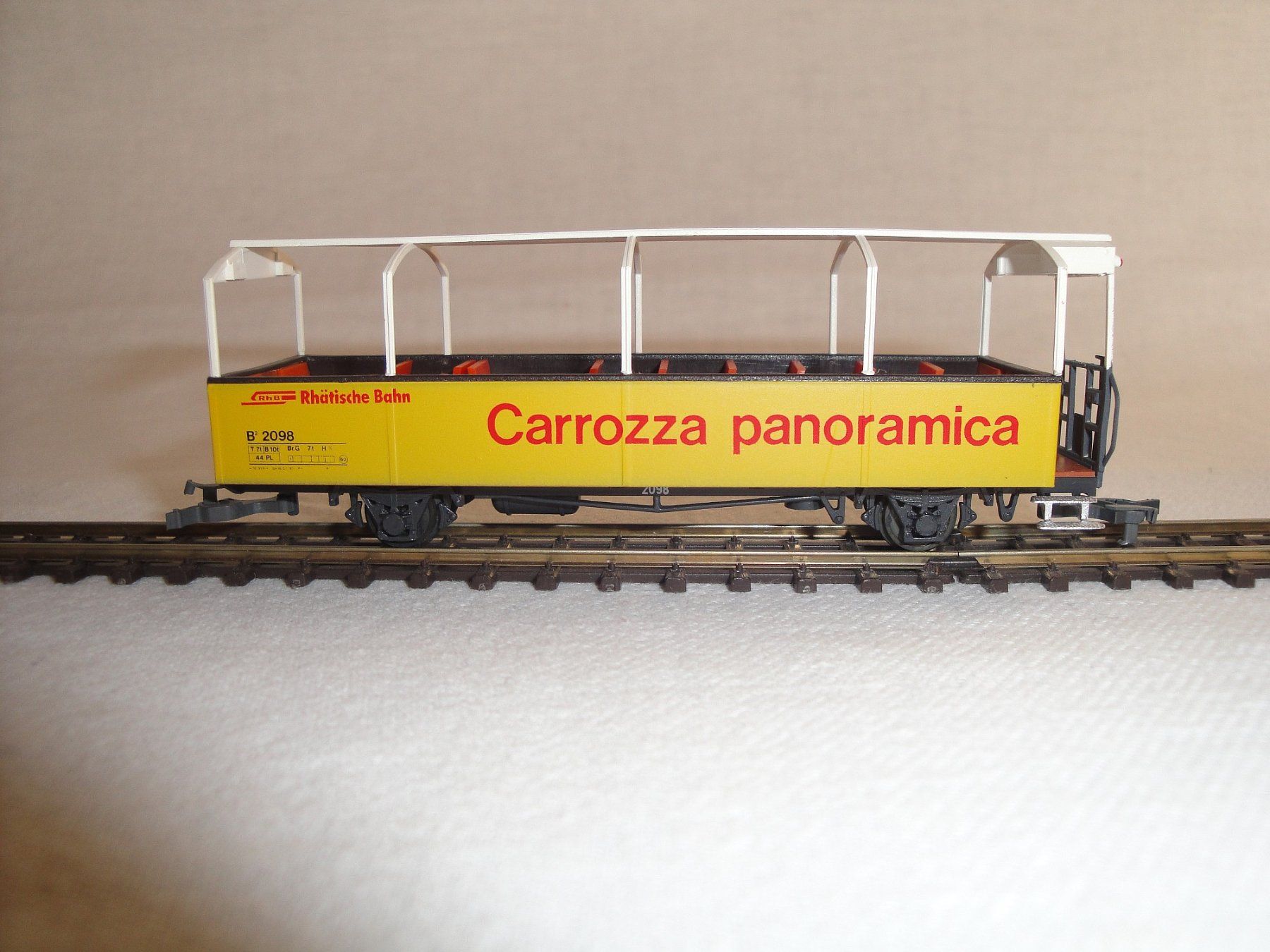 Modellini di ferrovie: D+R Modellbahn RhB-Aussichtswagen B2 2098 Berninabahn – Nuovo e nell'imballaggio originale da Wolfwil venduto da heinzs3575