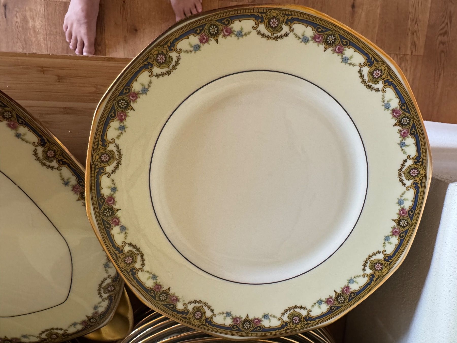 Set di piatti: Speiseservice Limoges um 1930 vergoldet – Usato da Burgdorf venduto da Tanthony 1