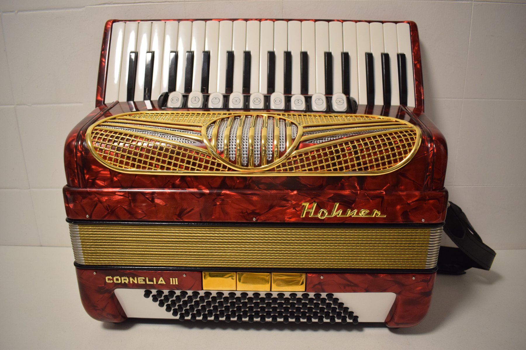 Hohner Musikinstrumente: Akkordeon chromatisch Hohner Cornelia III – Gebraucht aus Zürich von baumusik