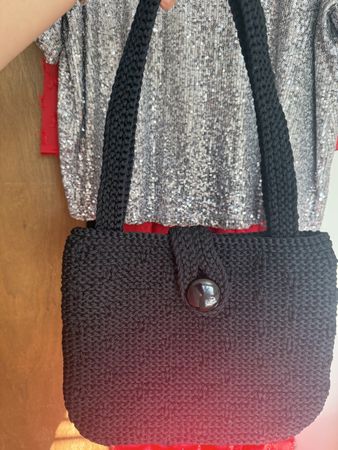 Gehäkelte Handtasche in Schwarz - Zeitlos