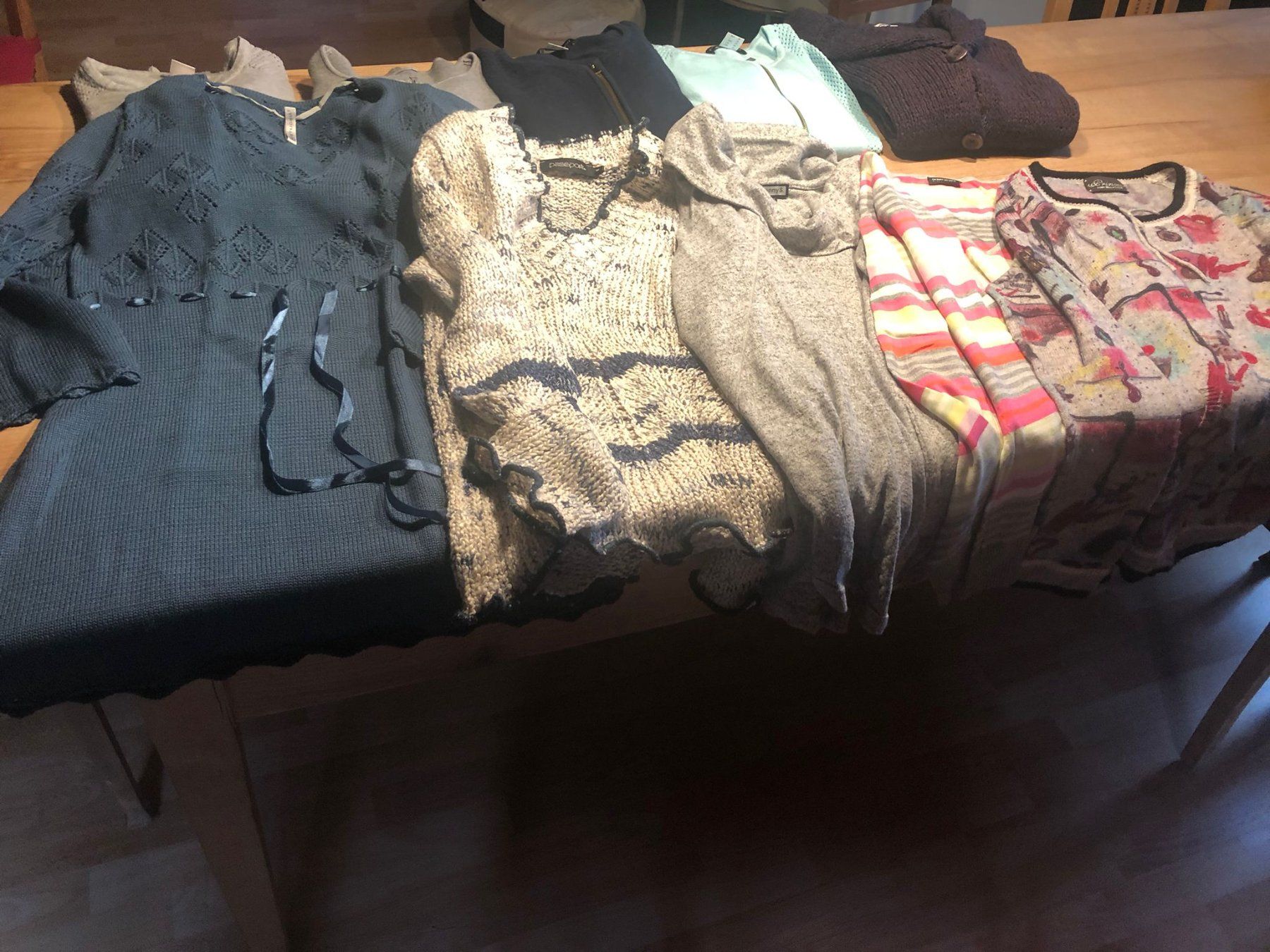 Lotti di vestiti: 5  schicke Jäckli + 5 Langarmpullover Gr. 36 – Usato da Röschenz venduto da Tashroal 4