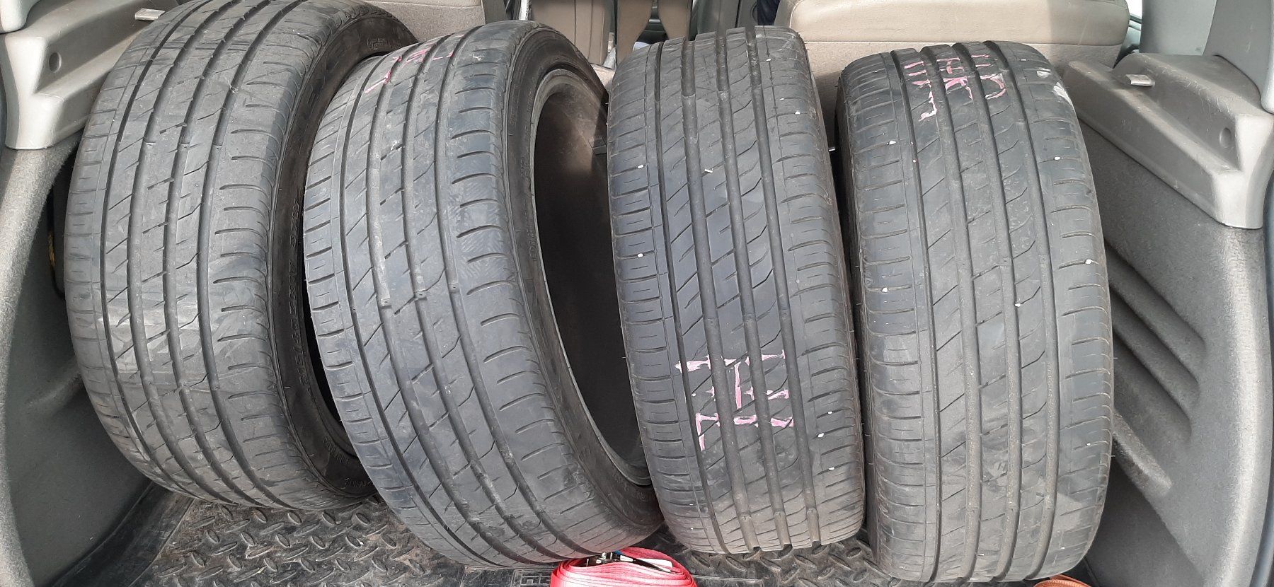 Tutti pezzi di ricambio auto: Pneus "Nexen" 215/40 x17 – Usato da Neunkirch venduto da Hjfrick