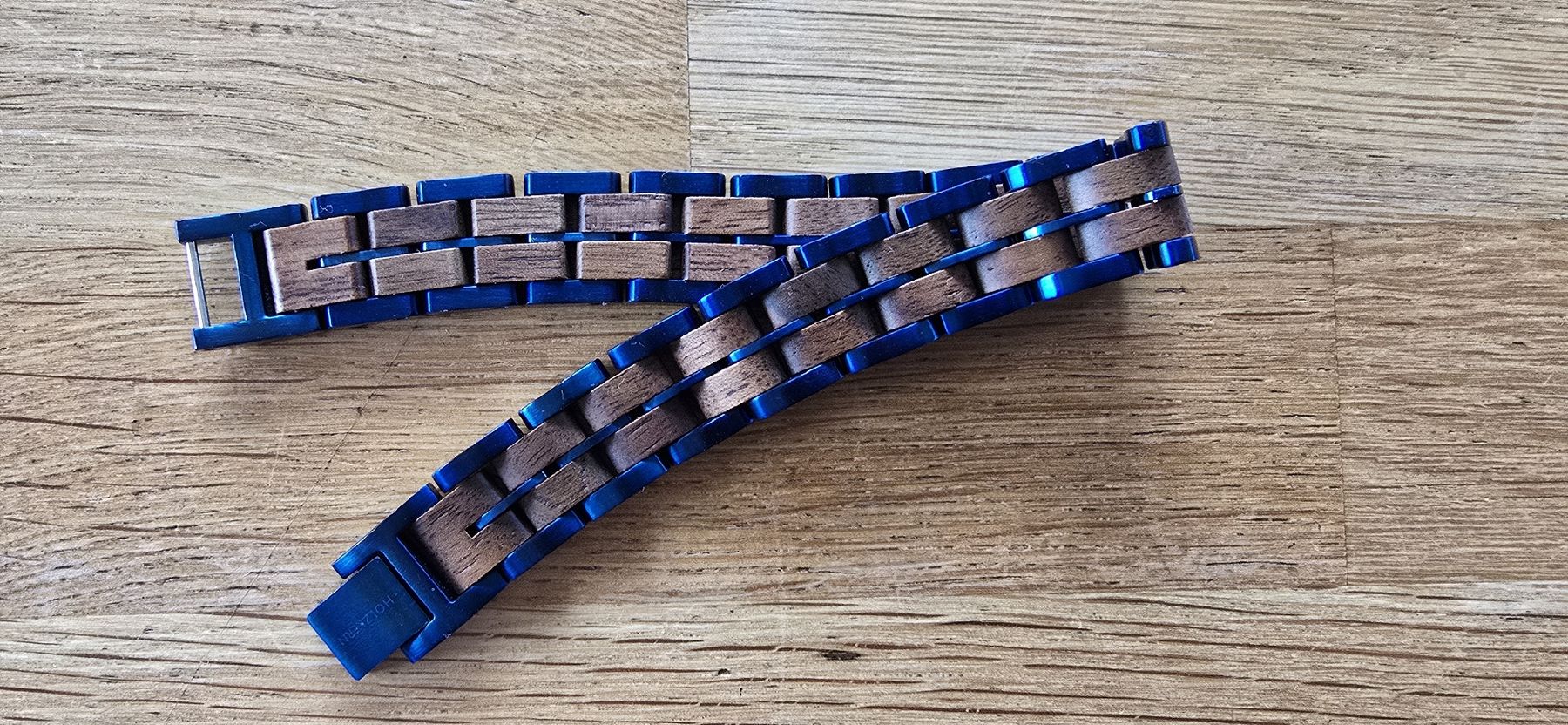 Orologi: Holzkern Uhr mit Armband – Usato da Emmetten venduto da Amelandrea 4