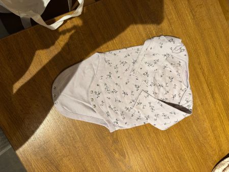 Body bébé fille manches longues fleuri, taille 9-12 mois