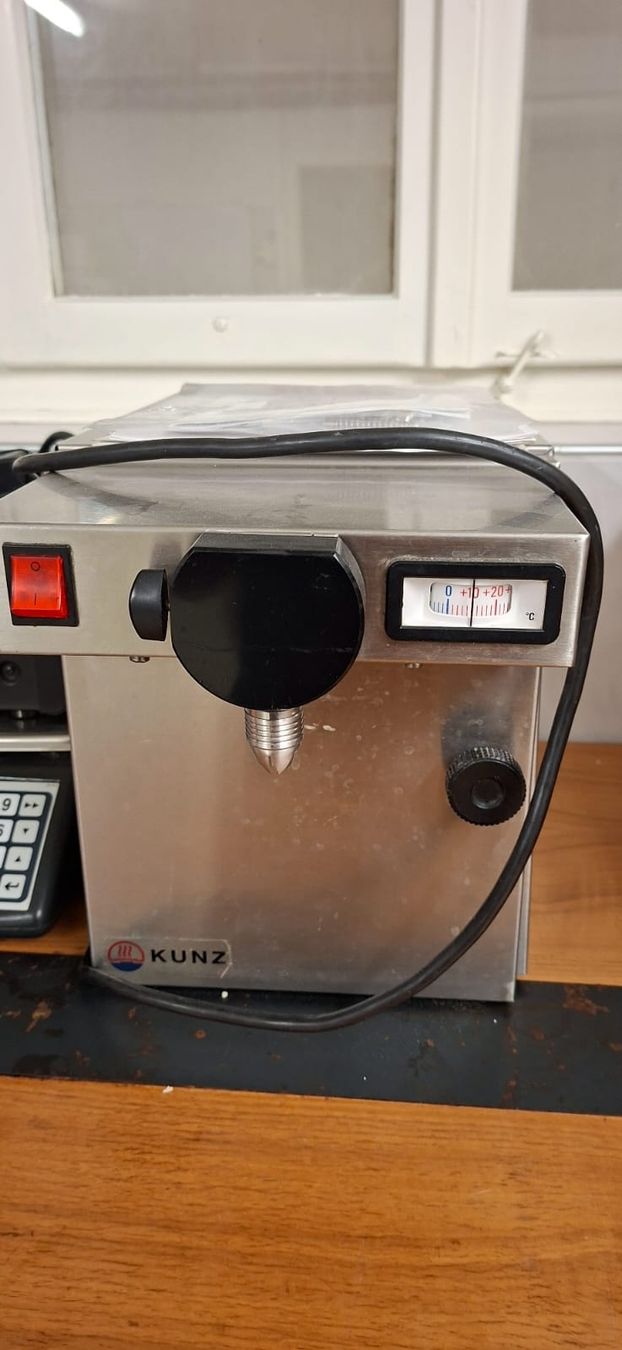 Elettrodomestici da cucina: Rahmmaschine Kunz FTT – Usato da Môtier (Vully) venduto da pat_9bgw