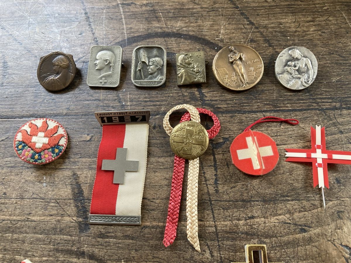 Medaglie: 1. August- Abzeichen 15 Ex – Usato da Zürich venduto da Mueschelmau 1