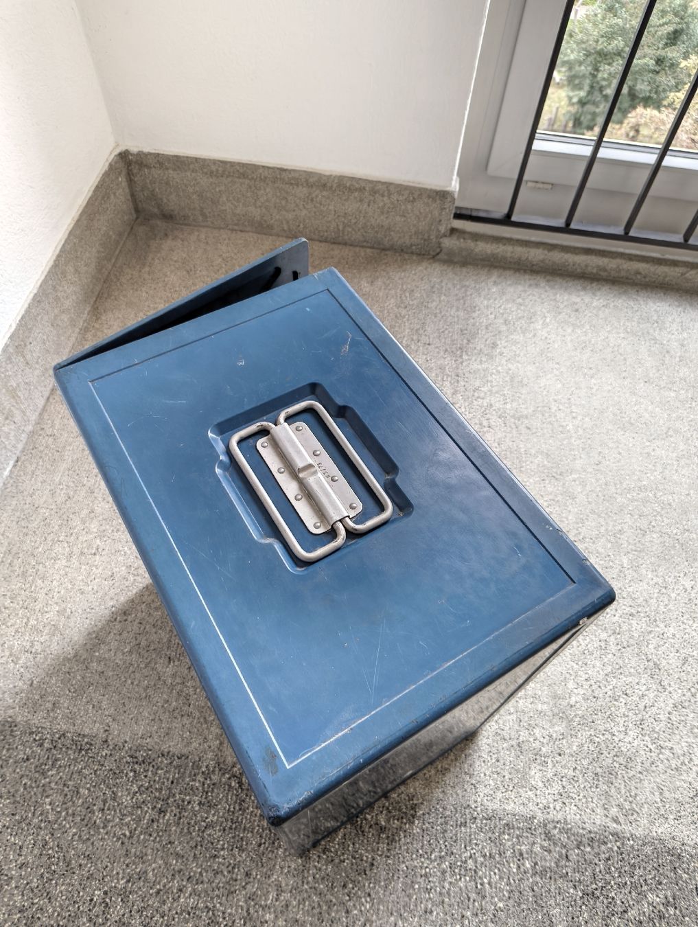 Baucontainer: Alter Swissair Bord-Container – Gebraucht aus Zürich von BK8000 4