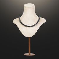 Halskette mit schwarzen Steinen und 750 Gelbgold-Clip